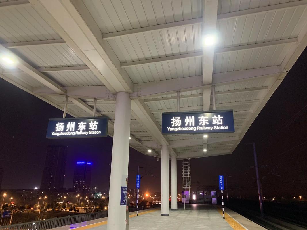 扬州东站清明假期前一天客流，设计师你好好看看
