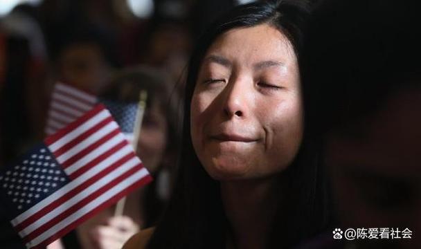 美籍者喊着“拿美籍我还是中国人”被山东小哥一顿怼!