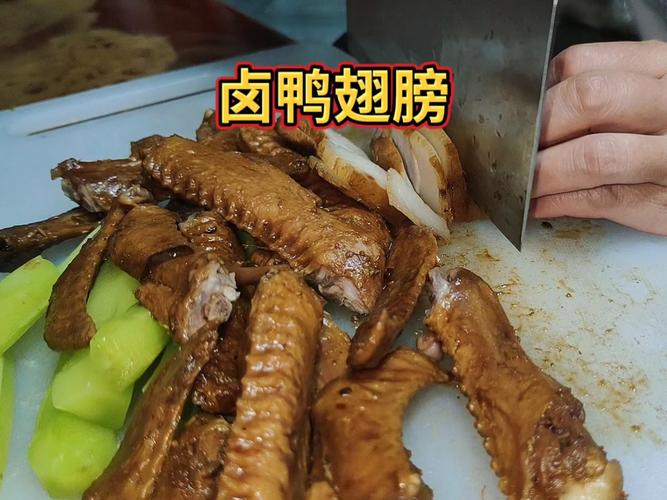 四川夫妻记录日常生活，晚上出租屋卤鸭翅膀吃，味道有点咸 热点