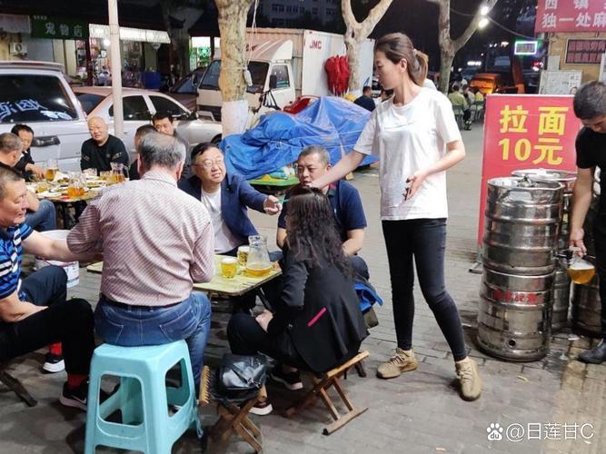 餐饮人下班整点路边摊，深夜和媳妇小酌两杯！